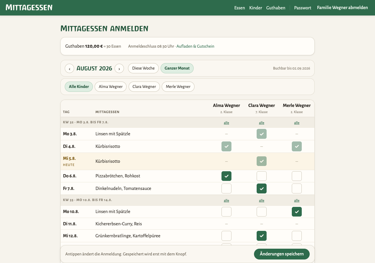 Monatsplan mit drei Kindern und den Essenstagen des August